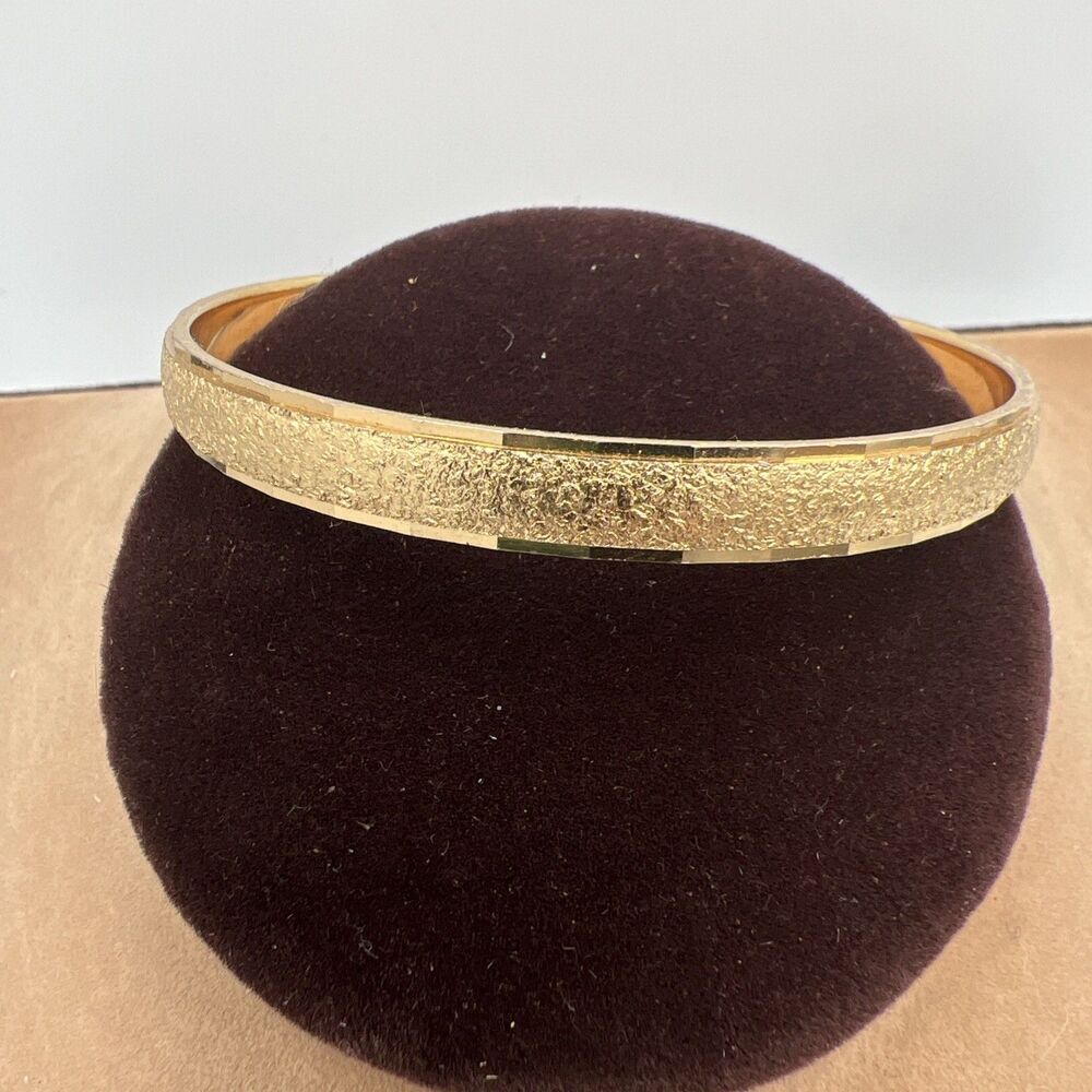 Small To Medium VINTAGE MONET ELEGANT CLASSIC GOLD TONE BANGLE BRACELET Heavy